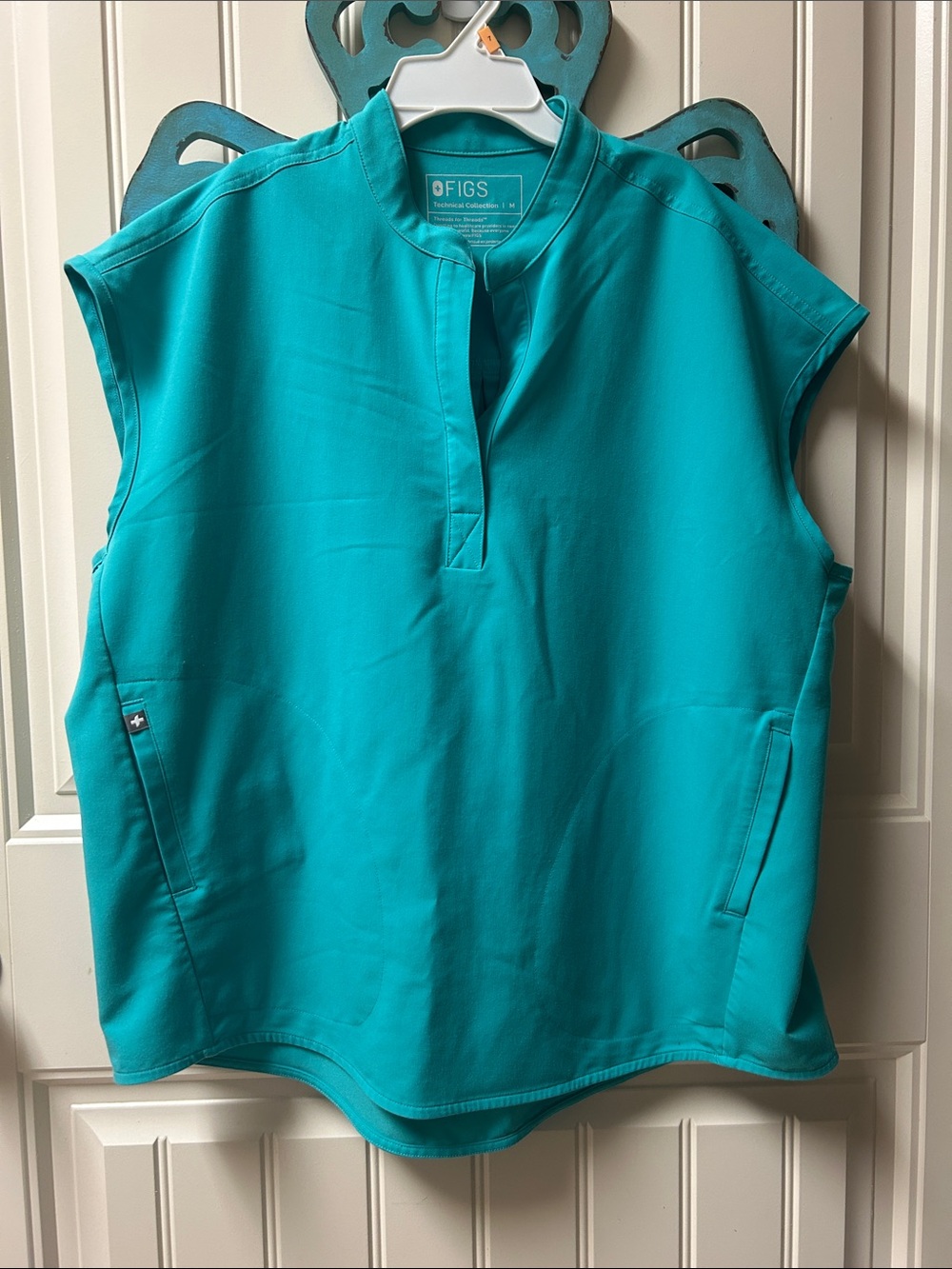 FIGS Teal turquoise color Sleeveless scrub Top
